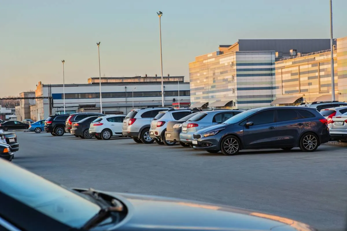 Parking d’entreprise : comment en finir avec les places réservées ?