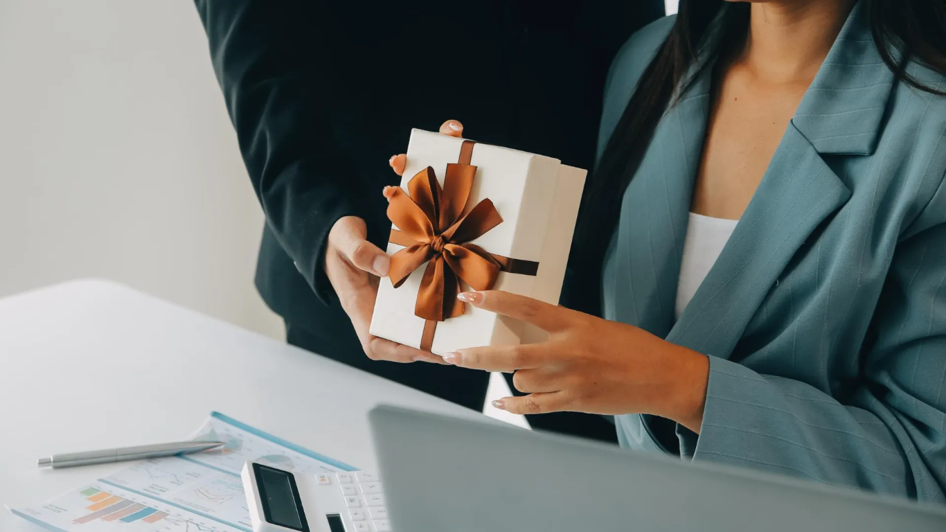 Comment choisir les meilleurs cadeaux CSE pour les salariés en 2026 ?