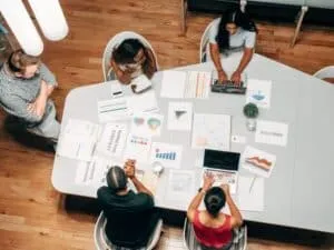 travail-groupe-marketing